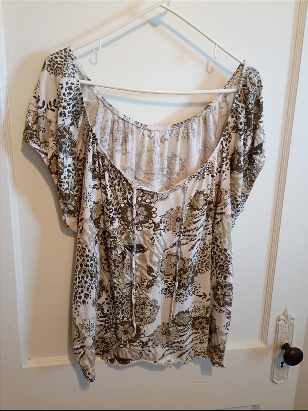 Women’s Scoop Neck Floral Print Top